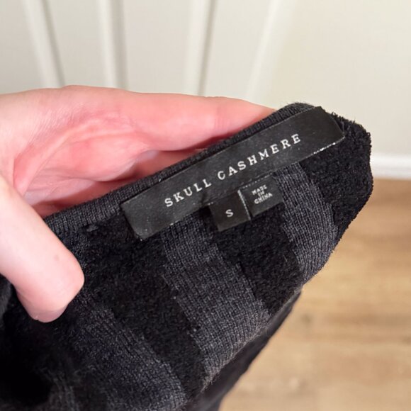 Skull Cashmere Black/Gray Striped Cropped Sweater - Picture 4 of 5